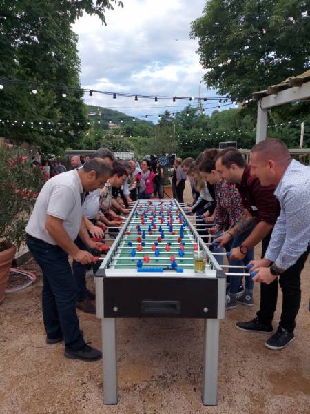 Animation baby foot géant autour des tapas du Mont d'or dans la région rhone alpes